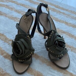Giuseppe Zanotti Leather and Canvas rose flower heels shoes metal hardware 7.5